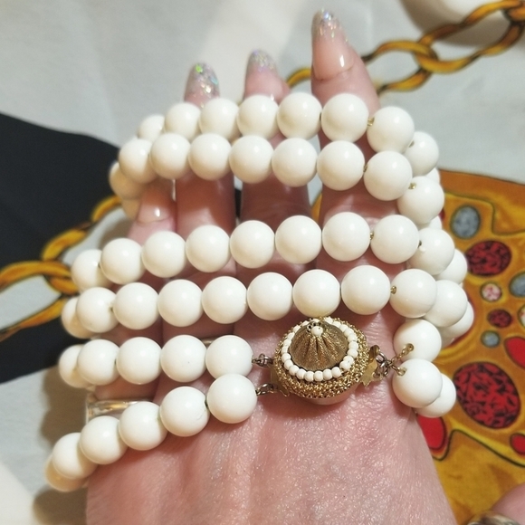 SCHIAPARELLI  Vintage White Lucite Necklace - Picture 8 of 8